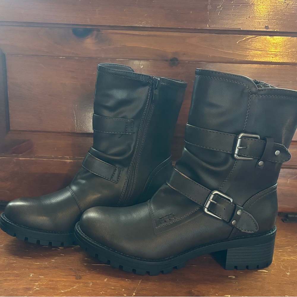 Global Win Dark Brown Combat Boots